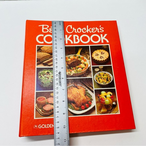 Vintage Betty Crocker's Cookbook Revised Edition 1978 Five Ring Binder Hardcover - Picture 15 of 16